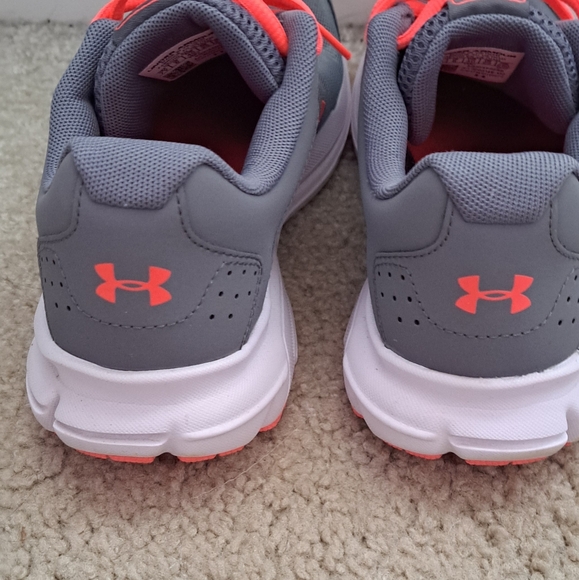 Womens under Armour shoes - Picture 4 of 5